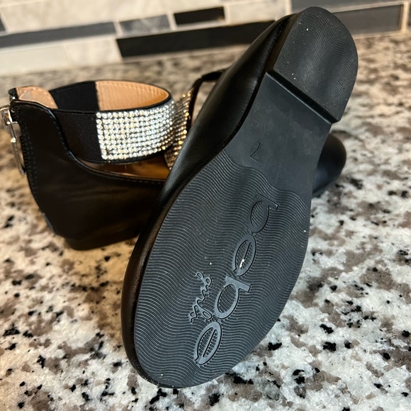 Toddler size 7 BEBE flats with rhinestone ankle strap - Picture 5 of 5